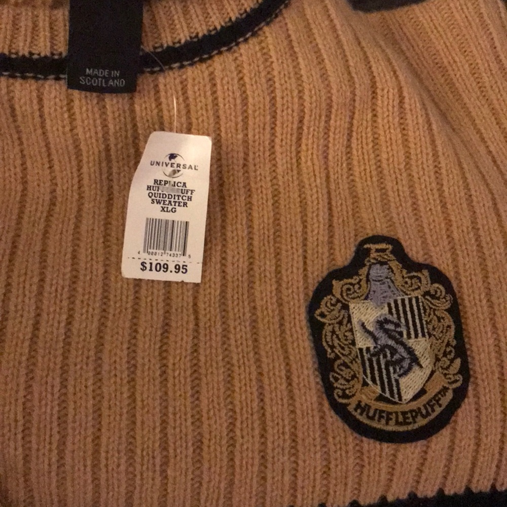 Hufflepuff Quidditch Sweater- Universal Studios
